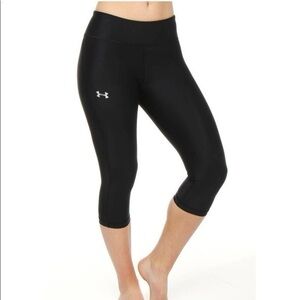 Under Armour Black heat Gear 17” Capri Leggings